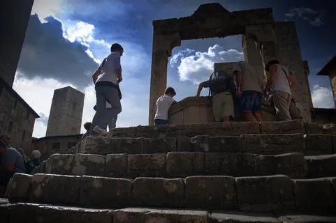 人,人,废墟,户外,扶手,栏杆,考古学,前方的暴风雨 人,人,废墟,户外,扶手,栏杆,考古学,前方的暴风雨