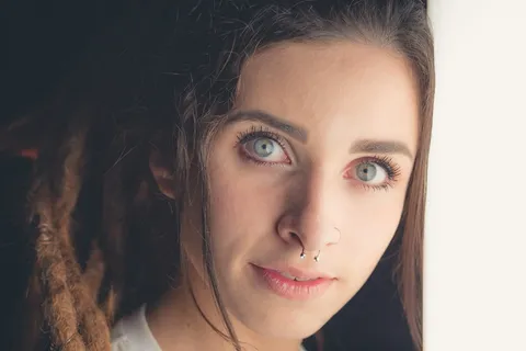 看照相机的女人 看照相机的女人