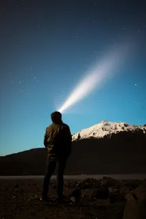 山、高地、天空、小山、悬崖、人、人、手电筒 山、高地、天空、小山、悬崖、人、人、手电筒