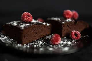 无麸质红豆布朗尼配花生酱