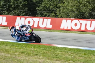 摩托车，比赛，赛车运动，比赛，速度，轮胎，头盔，摩托车总成