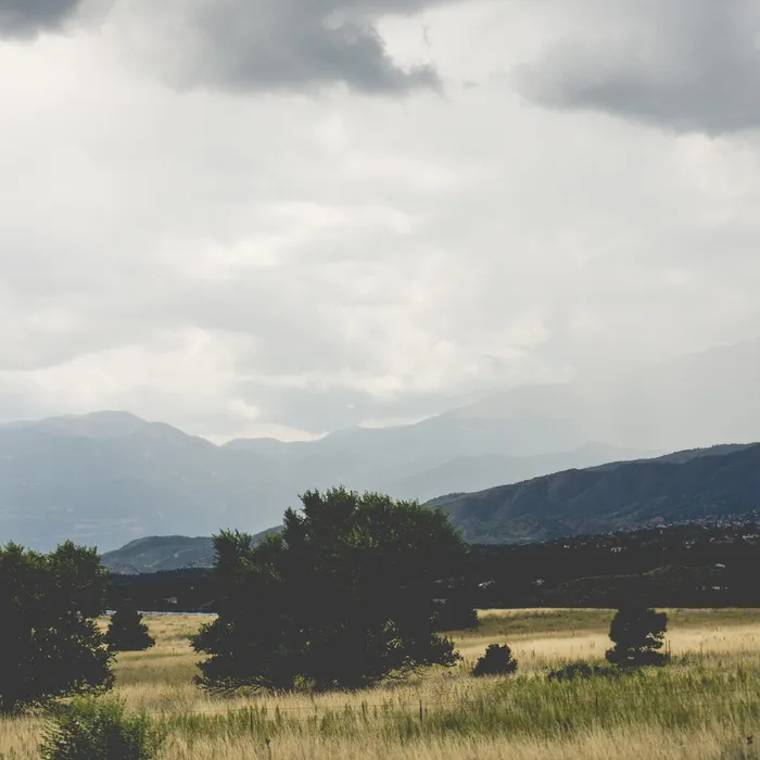 多云、乡村、农田、农场、田地、草地、草地、景观