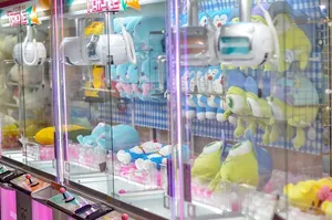 观看一场有丰富奖品的玩偶游戏