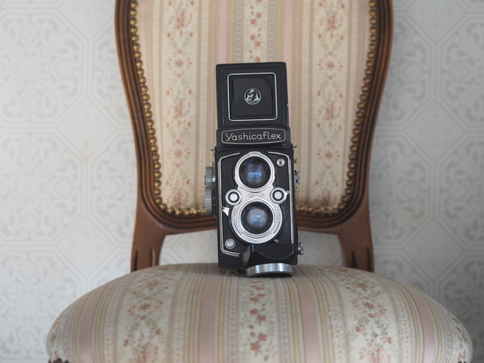 相机，椅子，双镜头反光相机，yashica flex，复古风格，技术，室内，怀旧