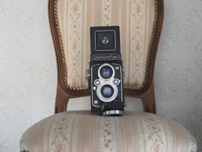 相机,椅子,双镜头反光相机,yashica flex,复古风格,技术,室内,怀旧 相机,椅子,双镜头反光相机,yashica flex,复古风格,技术,室内,怀旧