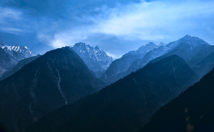 尼泊尔，朗唐国家公园，山谷，滑坡，山脉，积雪，天空，朗唐