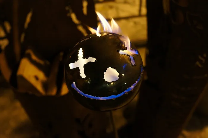 球、火、金属、钢、面部、夜晚、微笑、搞笑