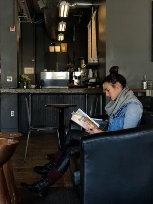 美国，亨茨维尔，炼金术酒廊，女孩，阅读，咖啡，冬天，书