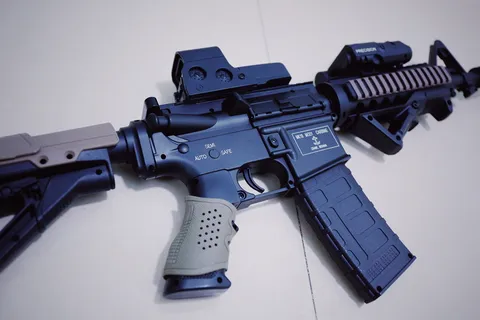 武器，枪支，通讯，室内，无人，手枪，静物，摄影棚拍摄