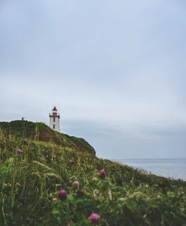 悬崖边的灯塔 悬崖边的灯塔
