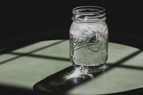 透明,玻璃球,玻璃,罐子,冰,冷,水,桌子 透明,玻璃球,玻璃,罐子,冰,冷,水,桌子