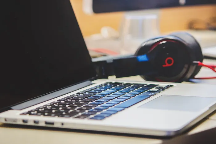 macbook、pro、Side、beats、dr dre耳机、笔记本电脑、电脑、技术