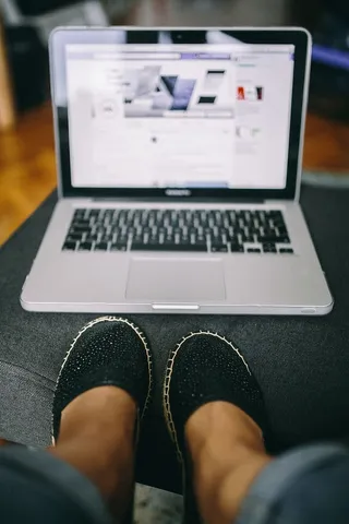 Macbook键盘特写视图