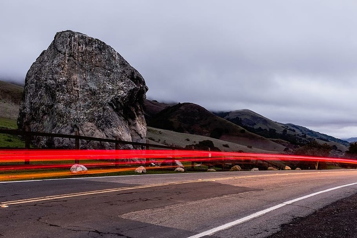 timelapse摄影、车辆、路过、道路、巨石、多云、天空、风景