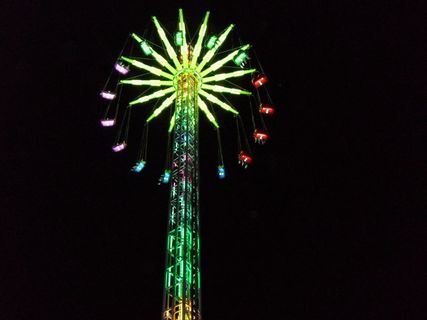 游乐场、夏季、夜间、照明、运动、艺术文化娱乐、庆典、低角度观看