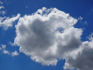 云，天空，蓝色，白色，夏天，夏天，天空，蓝色，白色，晴朗的一天