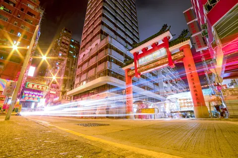通过中国城的车辆延时摄影 通过中国城的车辆延时摄影