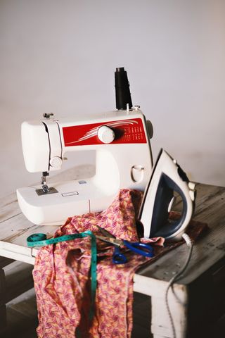 缝纫、机器、熨斗、衣服、时装、桌子、时装设计师、剪刀