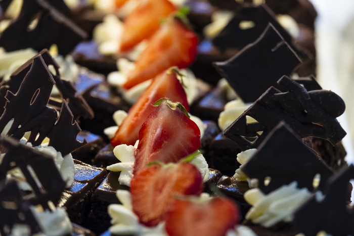 甜点，蛋糕，大块，甜食，水果，浆果，水果，巧克力