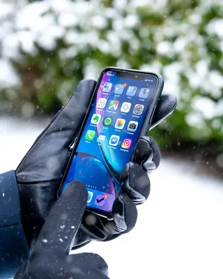 使用太空灰iPhone X的人