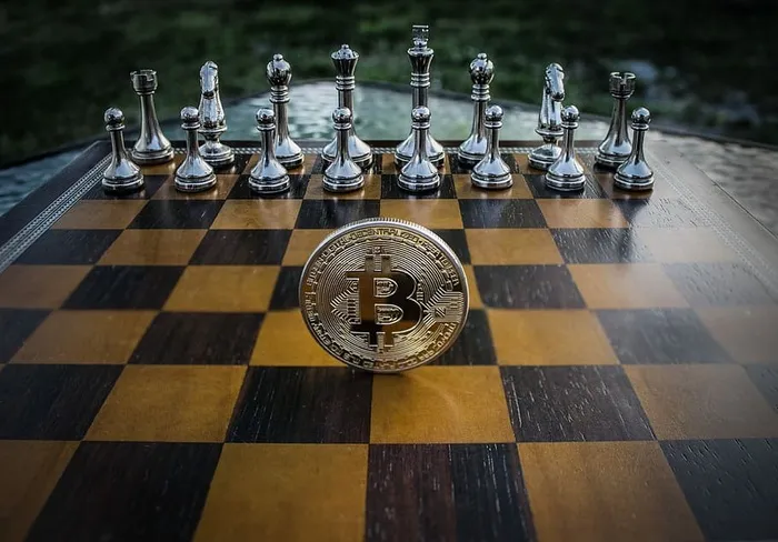 金色硬币、棋盘、加密货币、概念、国际象棋、比特币、区块链、货币