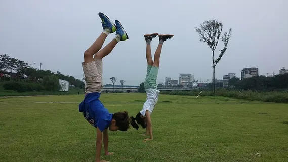 负责木材、儿童、游戏、公园、草地、植物、全长、运动的水区办事员 负责木材、儿童、游戏、公园、草地、植物、全长、运动的水区办事员