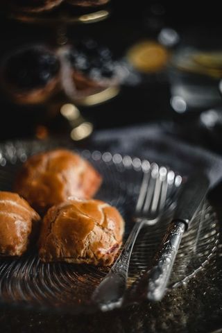 里面有奶油奶酪的甜面包