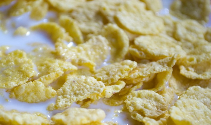 玉米片、早餐、麦片、牛奶、甜食、薯片、食品、食品和饮料