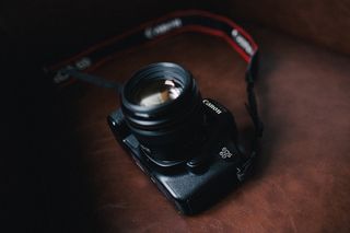 黑色佳能EOS 6D相机