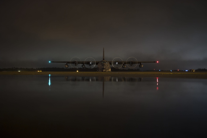 飞机，夜间，航空，飞机，洛克希德，hc-130j，战斗王ii，跑道