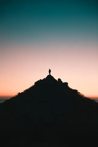 黄金时段山顶人影