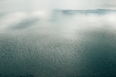 有雨滴的水体 有雨滴的水体