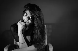 黑色，暗室，女孩，一人，坐着，年轻人，室内，发型