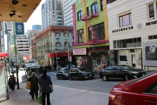 车辆，汽车，汽车，交通，行人，人，人，路径