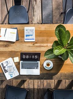 电脑、书籍、设备、咖啡、椅子、图表、文件、笔记本