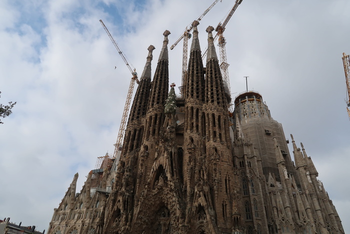 高迪，巴塞罗那，高迪大教堂，公寓emilia，la sagrada familia，天空，建筑结构