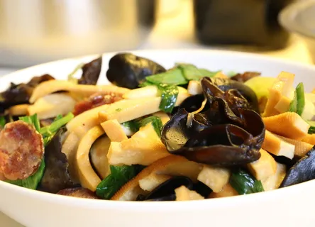 中国菜,菜肴,厨师,豆腐,香肠,中国菜,真菌,韭菜 中国菜,菜肴,厨师,豆腐,香肠,中国菜,真菌,韭菜