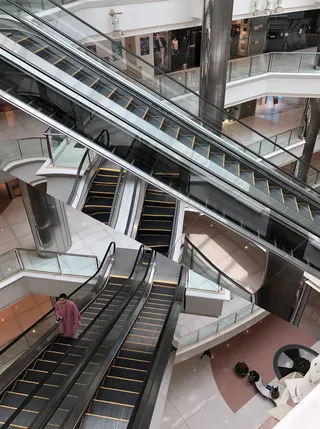 扶手，栏杆，人，人，楼梯，自动扶梯，城市，上海