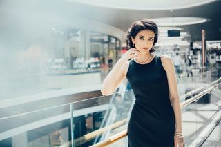 内部，女性，黑发，商业女性，会议，一人，女性，正面视图