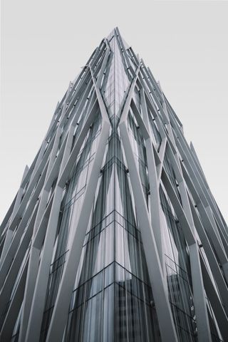 高层建筑幕墙的低角度摄影