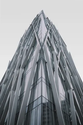 高层建筑幕墙的低角度摄影