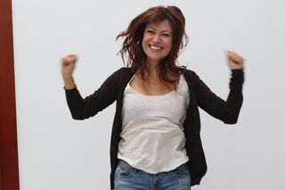 女士，穿着，白色，背心，上衣，黑色，毛衣，墙