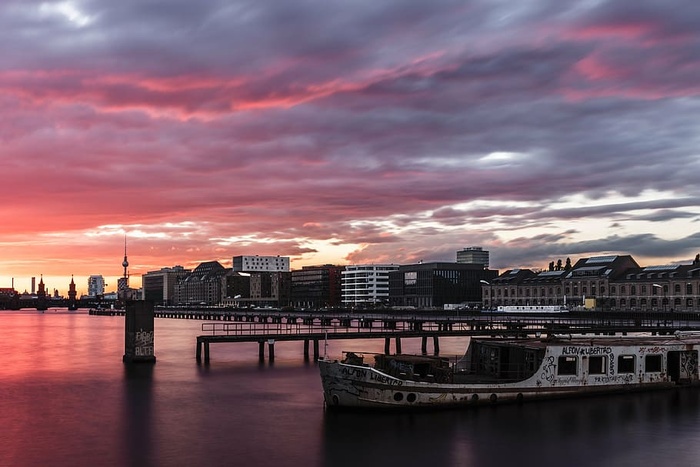 黑色、木板路、粉色、天空、白天、白色、船、船