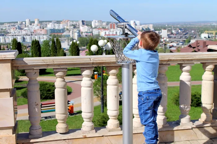 城市，夏天，男孩，观景台，童年，孩子，建筑，建筑外观