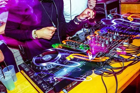 派对DJ现场照