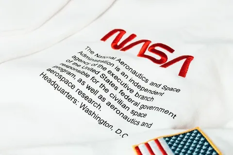 文字、文字、名片、纸张、旗帜、符号、服装、服装