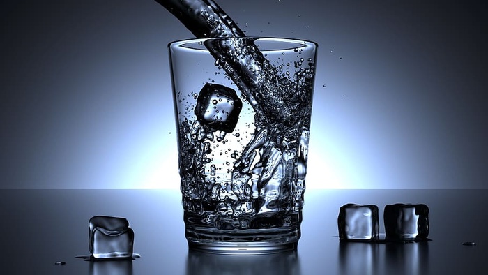 水和冰块