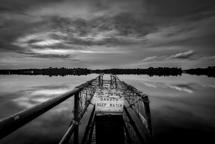 湖，水，倒影，黑白，码头，码头，废弃，危险
