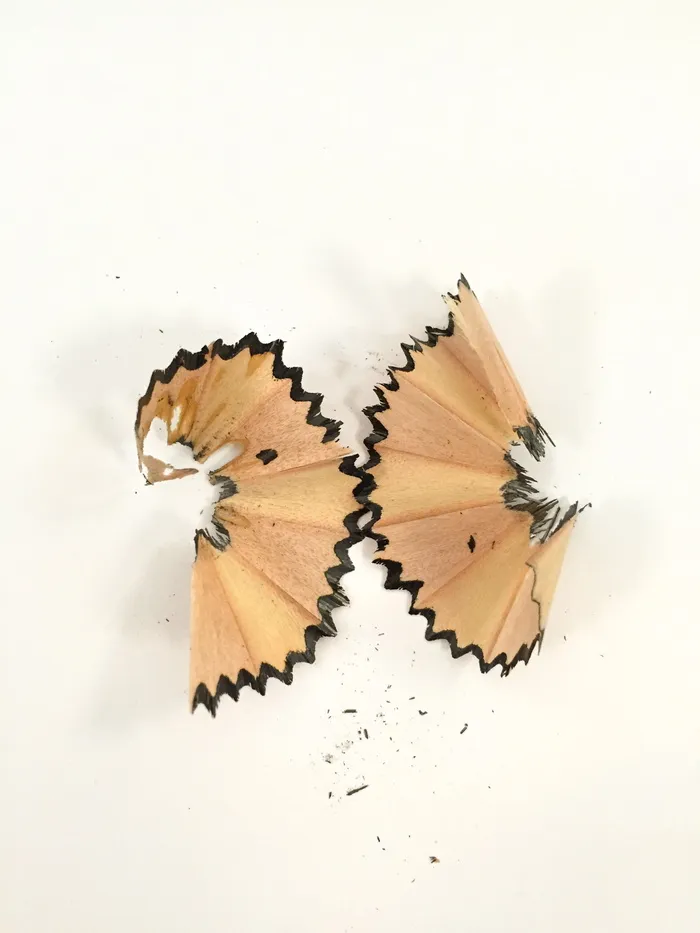 铅笔切, 木屑, 铅笔, 铅笔屑, 木材-材料, 室内, 工作室拍摄, 白色背景