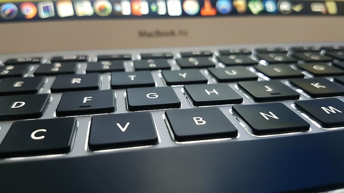 打开macbook air、电脑、笔记本电脑、台式机、字母、键盘、macbook、苹果